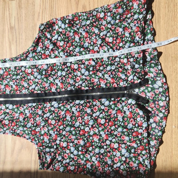 Zipper back floral tank - Picture 3 of 3